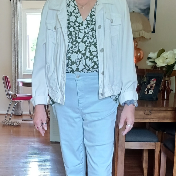 Meet your Posher, Renee - Picture 4 of 5